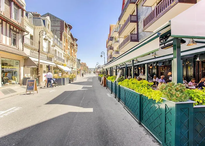 Les Tamaris - With Sea View - *