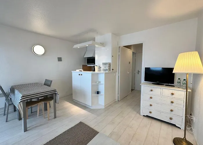 Les Tamaris - With Sea View -